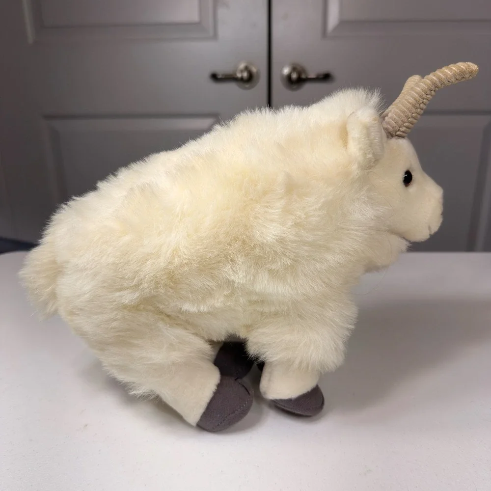 Vintage Dakin Mountain Goat Plush White Ram Stuffed Animal Realistic 10